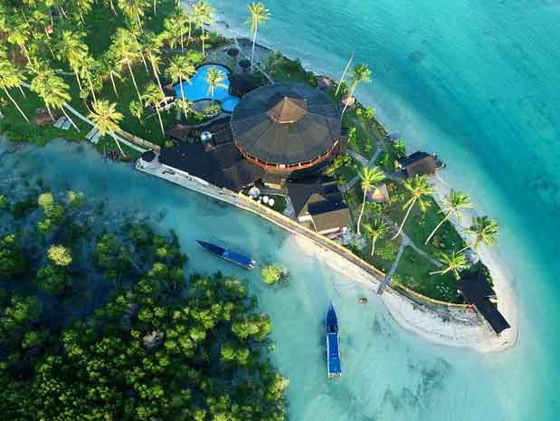 MENTAWAI ISLAND ESCAPE: Pantai Eksotis, Laut Biru & Budaya Lokal 🏝️